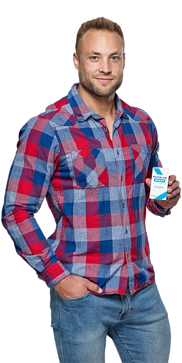 Un uomo moderno che beneficia di una maggiore vitalità grazie all'integratore.